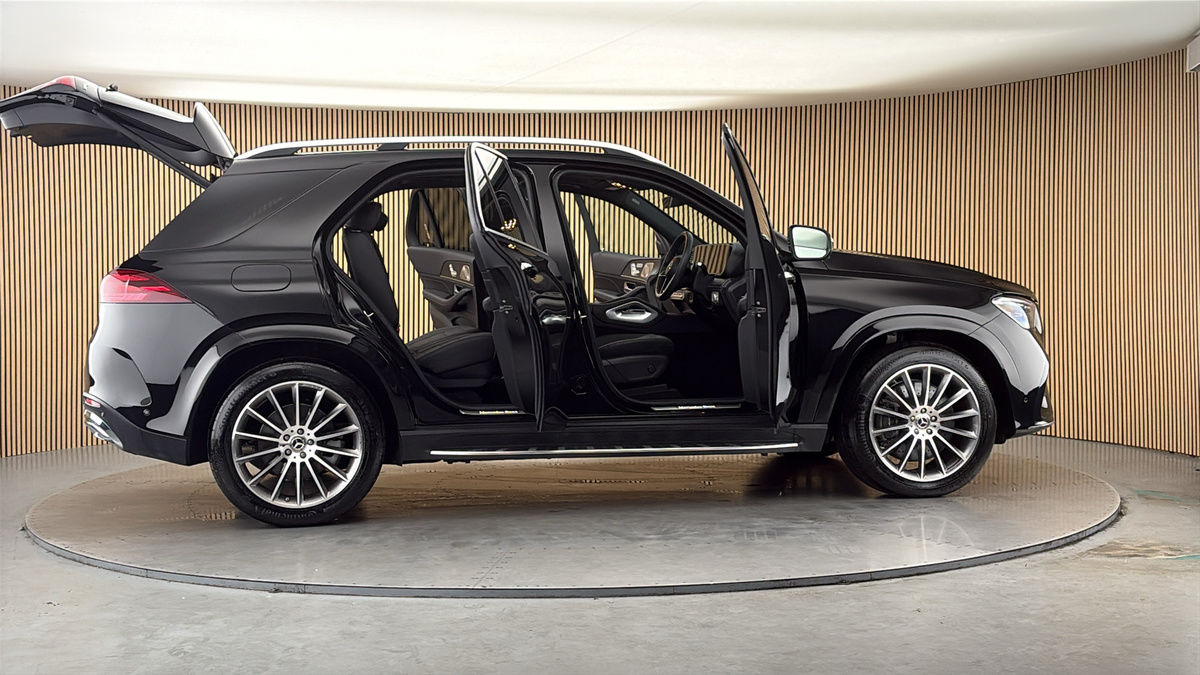More views of Mercedes-Benz GLE