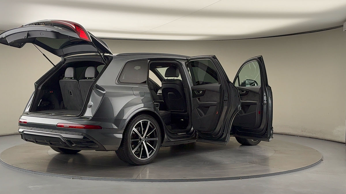 More views of Audi Q7