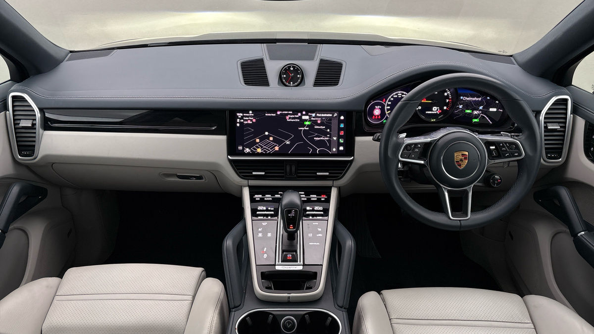 Porsche Cayenne Image 12