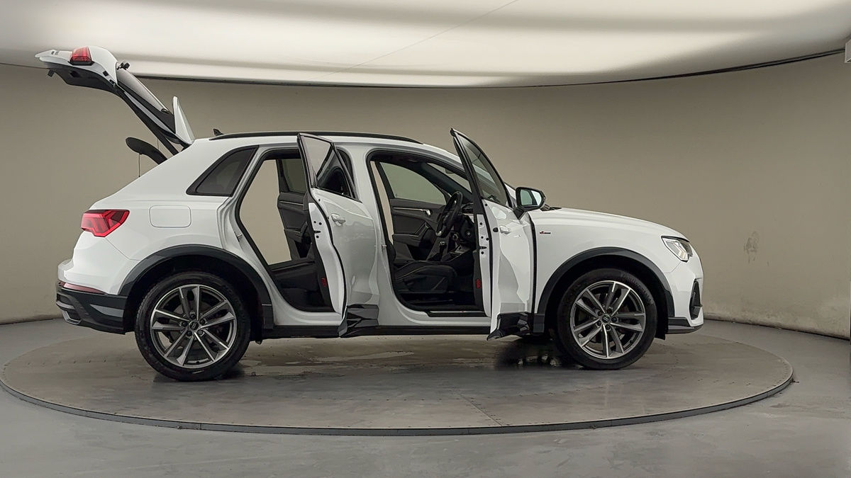More views of Audi Q3