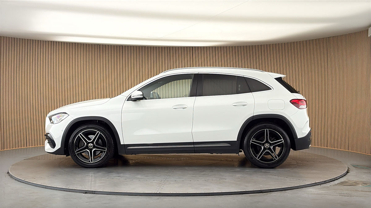 Mercedes-Benz GLA Image 15
