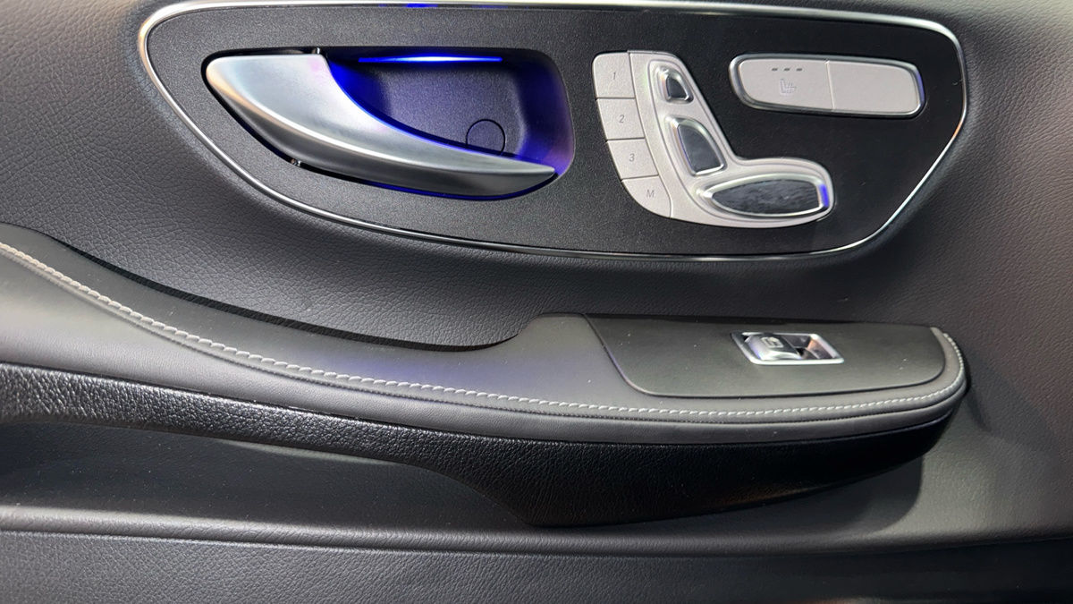 Mercedes-Benz V Class Image 19