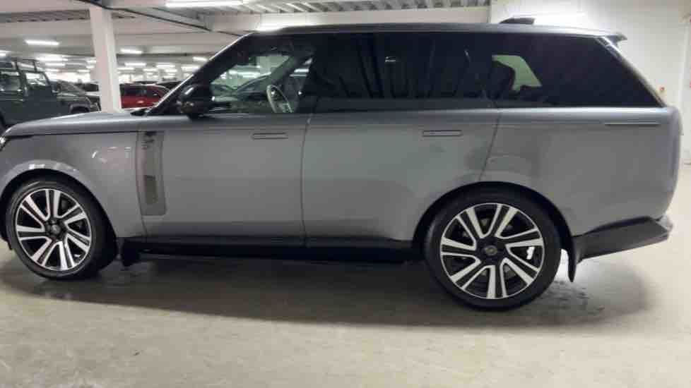 More views of Land Rover Range Rover