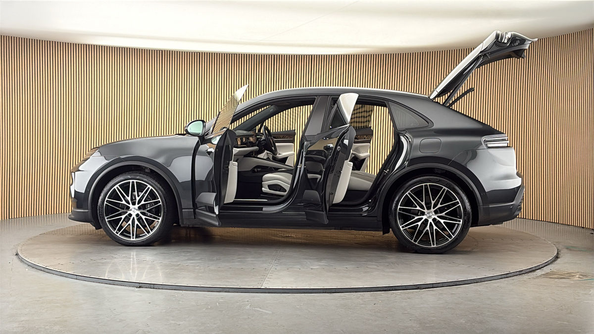 More views of Porsche Macan