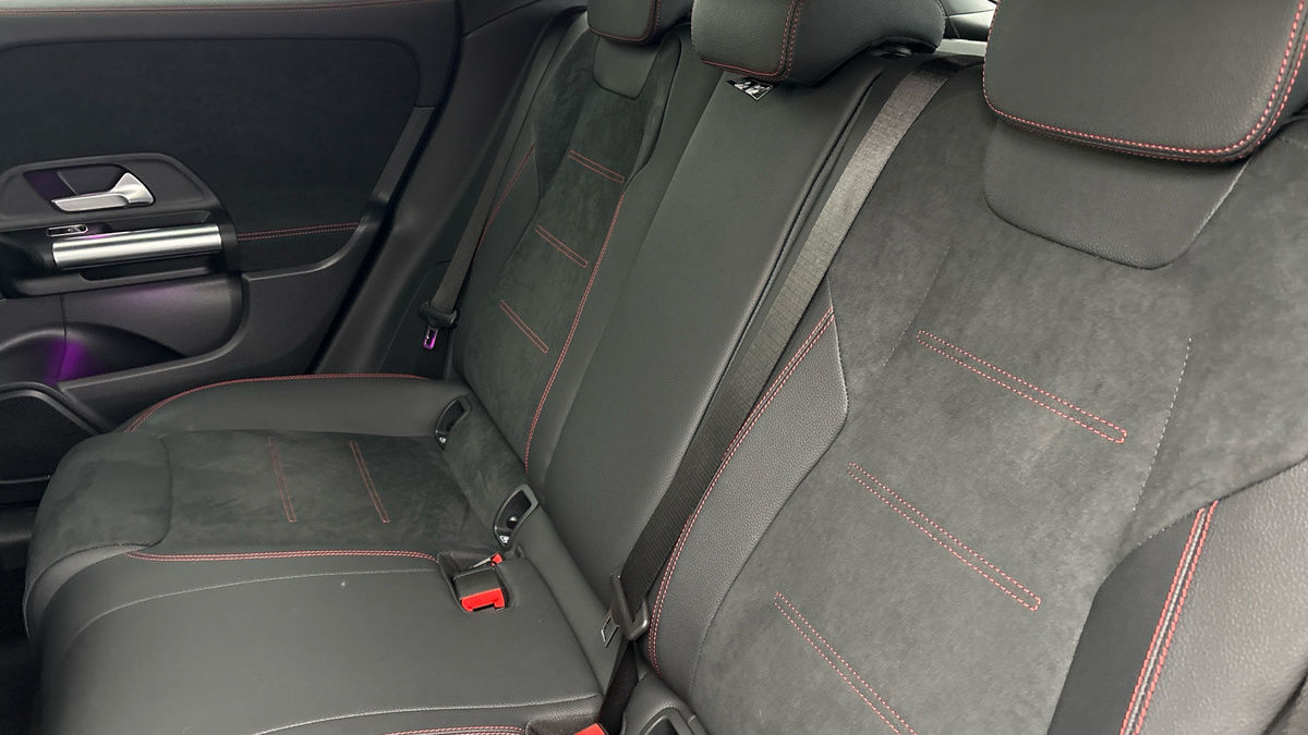 Mercedes-Benz GLA Image 8