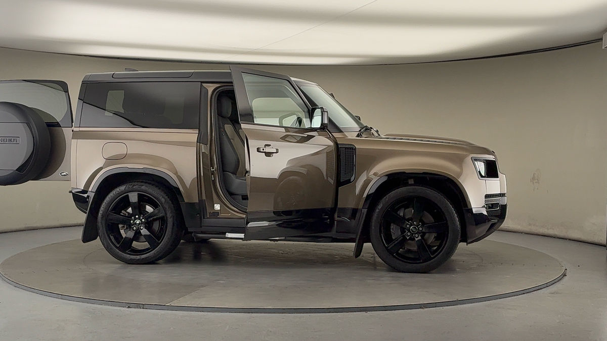 More views of Land Rover Defender 90