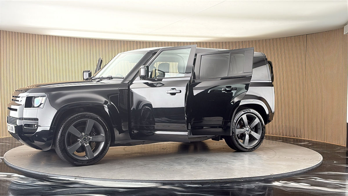 More views of Land Rover Defender 110