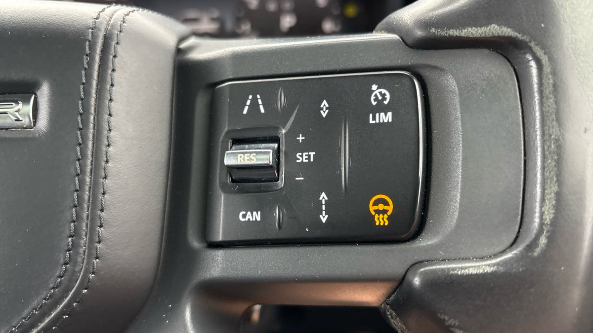 Land Rover Defender 90 Image 28
