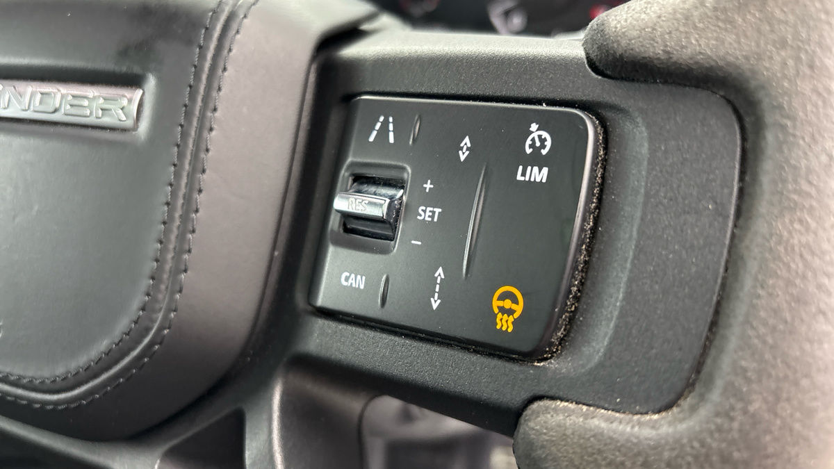 Land Rover Defender 110 Image 26