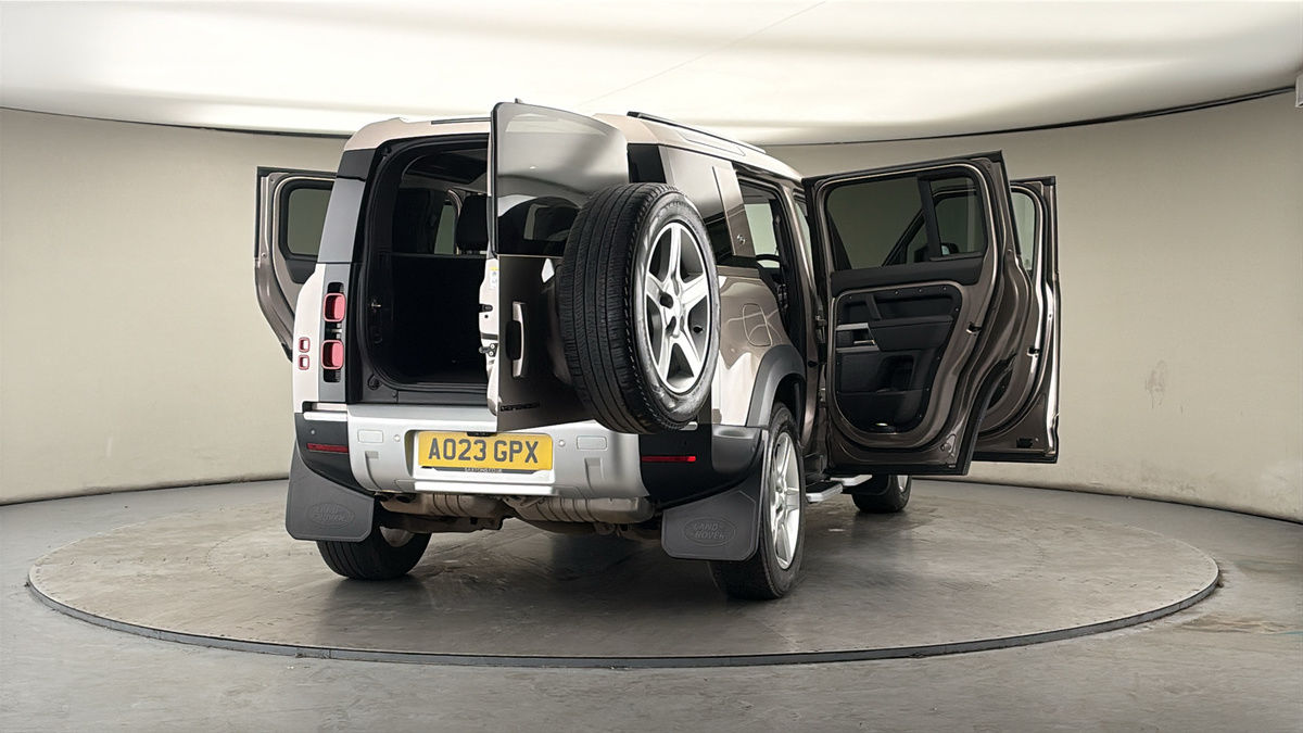 More views of Land Rover Defender 110