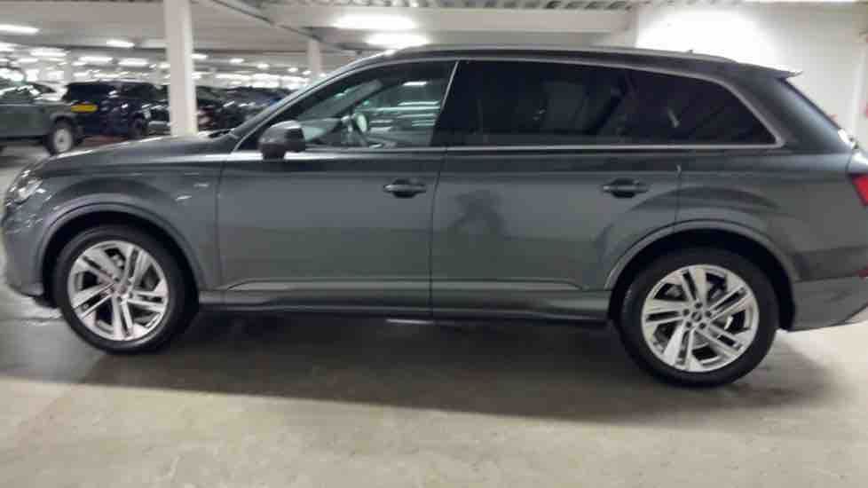 More views of Audi Q7
