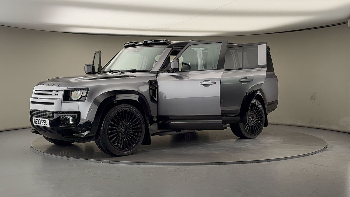 Land Rover Defender 130 Urban Image 22