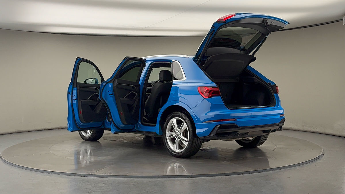 More views of Audi Q3