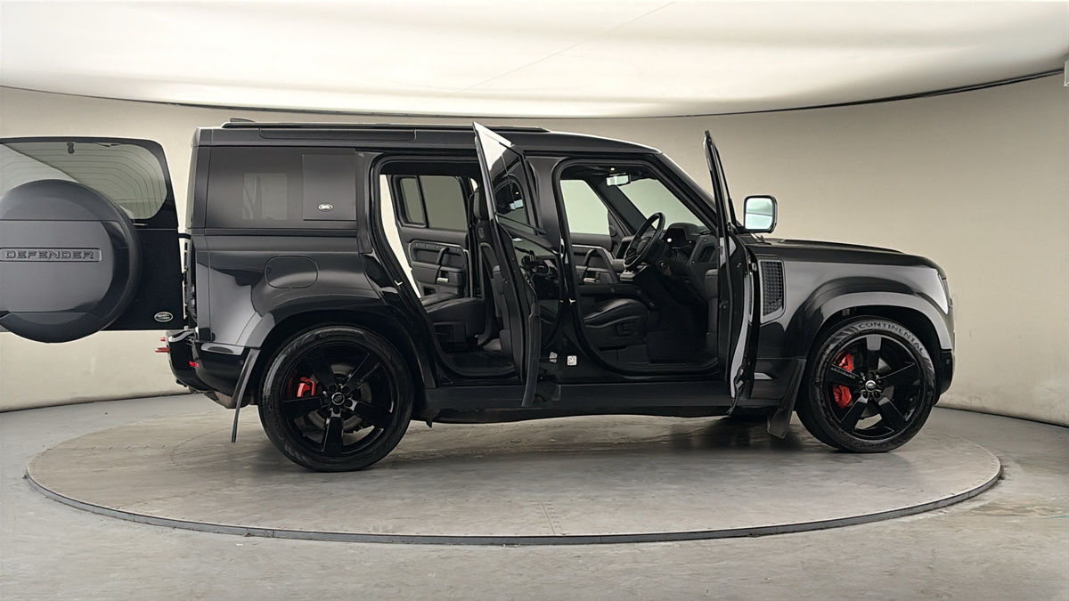 More views of Land Rover Defender 110