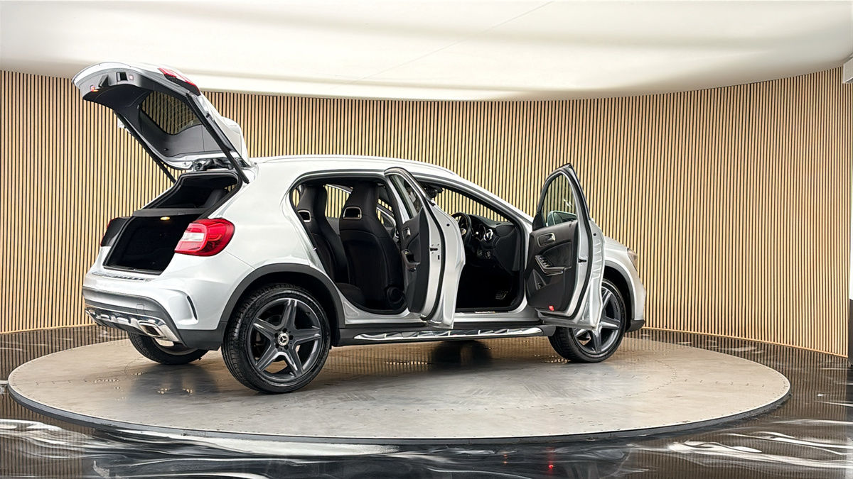 More views of Mercedes-Benz GLA