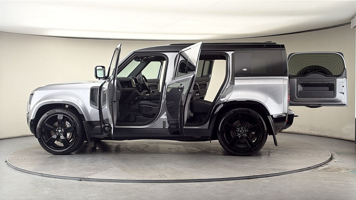 More views of Land Rover Defender 110
