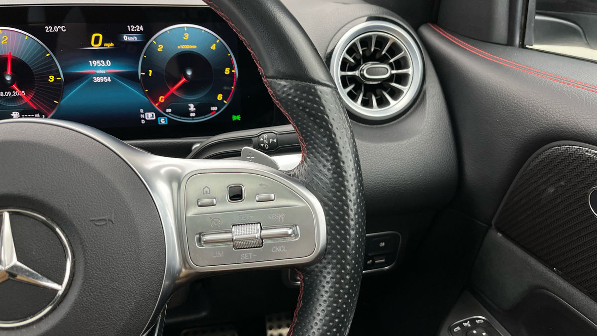 Mercedes-Benz GLB Image 14