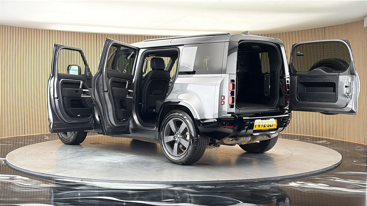 More views of Land Rover Defender 110