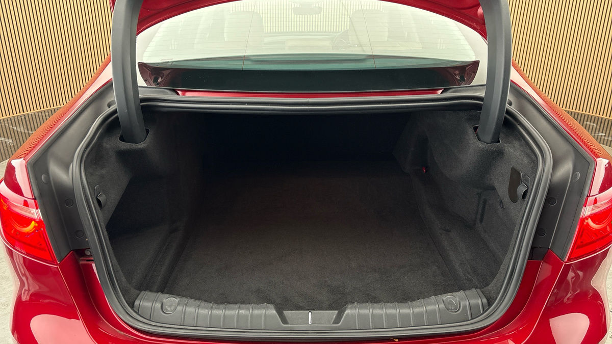 Jaguar XF Image 11