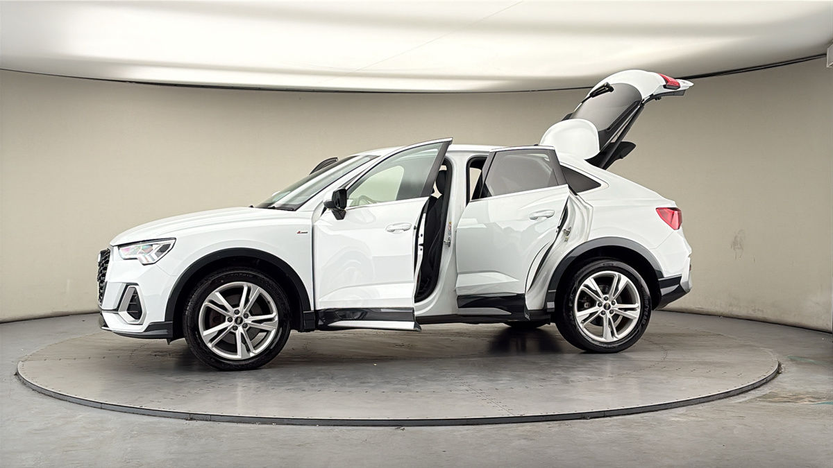 More views of Audi Q3