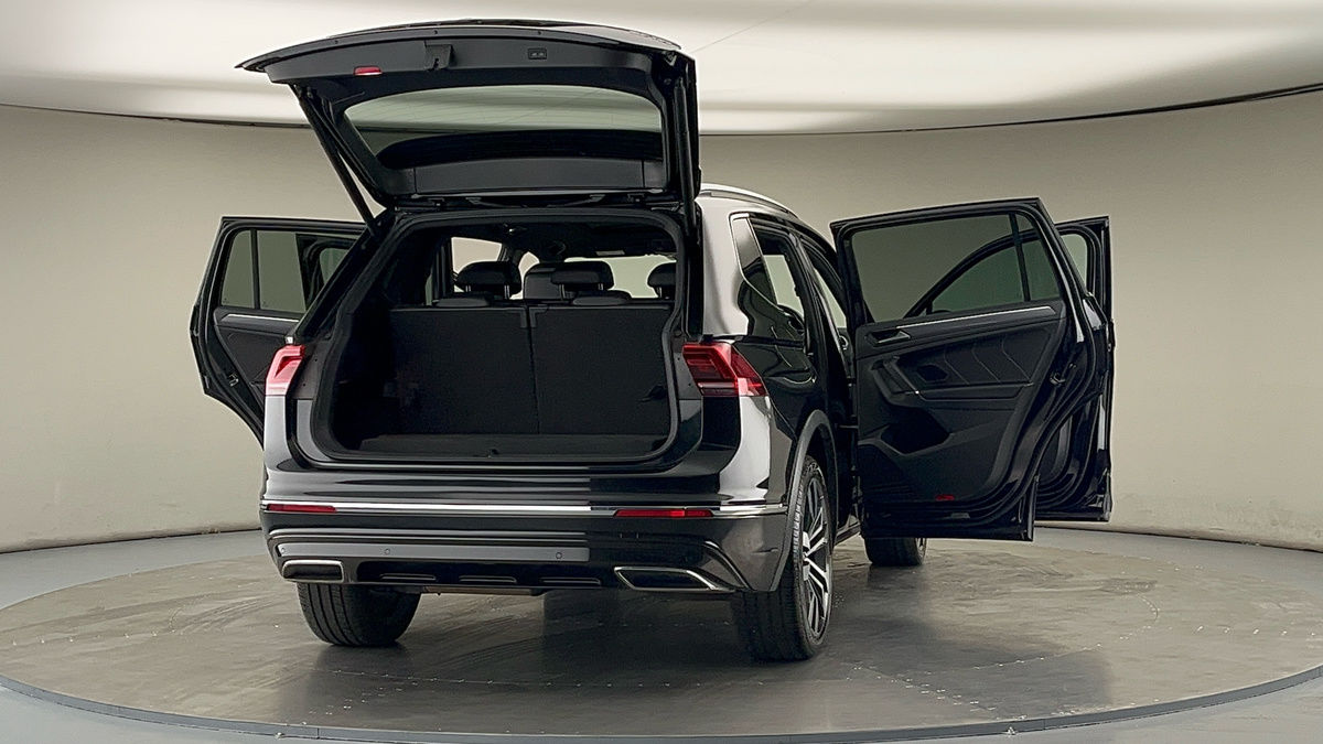 More views of Volkswagen Tiguan Allspace