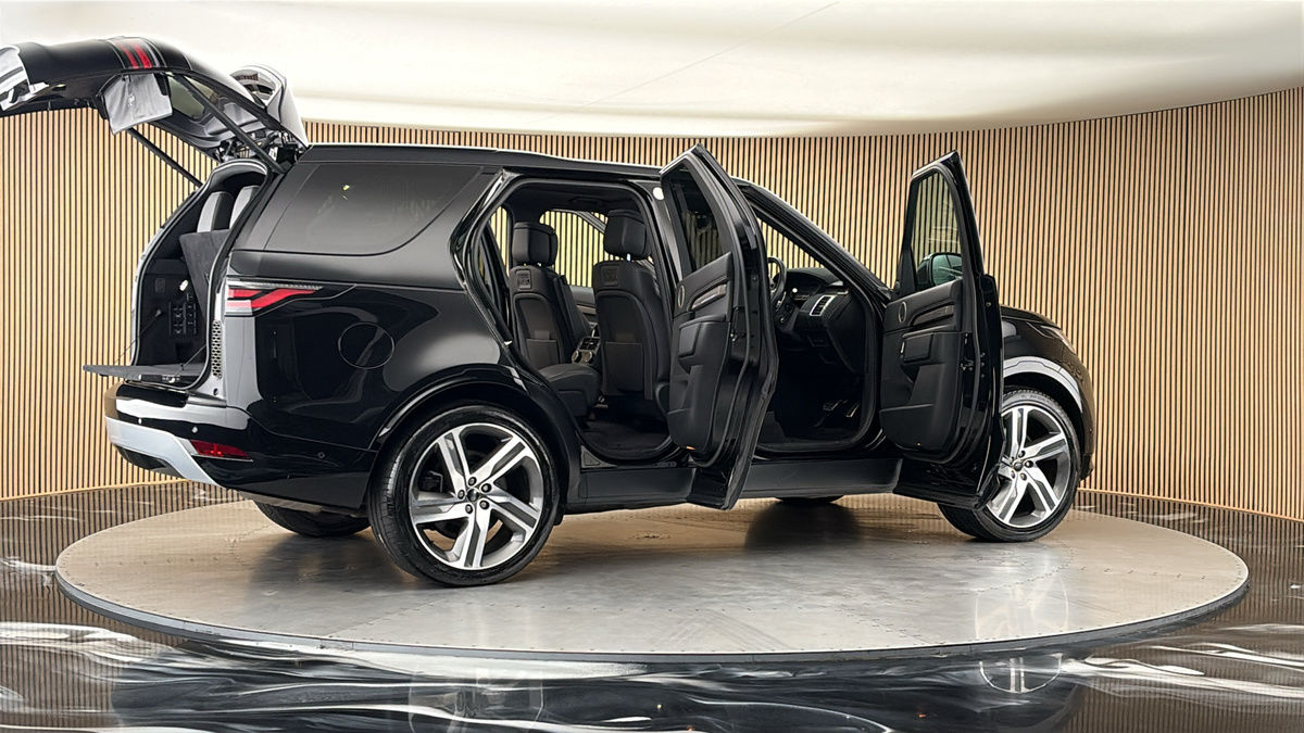 More views of Land Rover Discovery