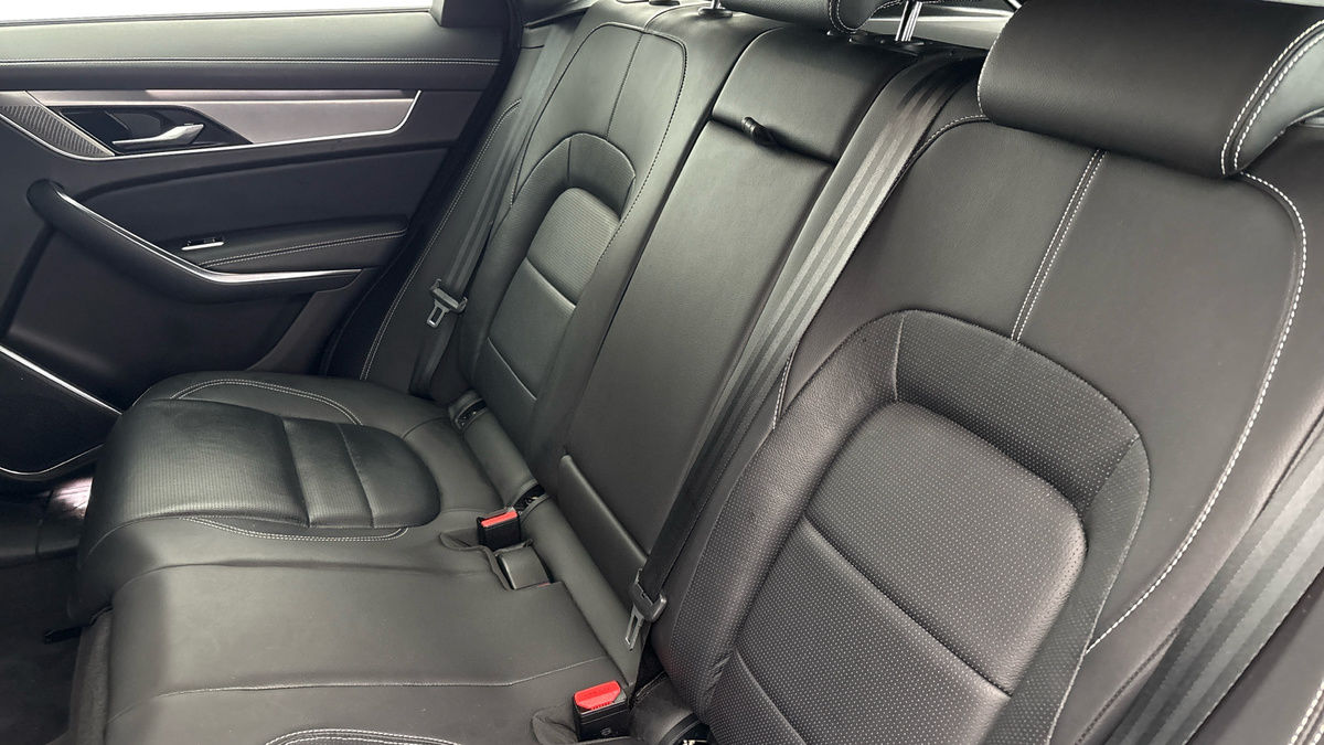 Jaguar F-PACE Image 8