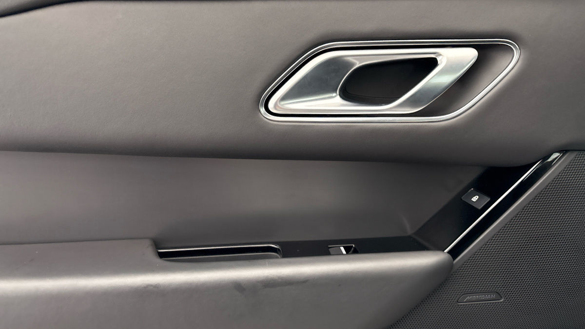 Land Rover Range Rover Velar Image 19