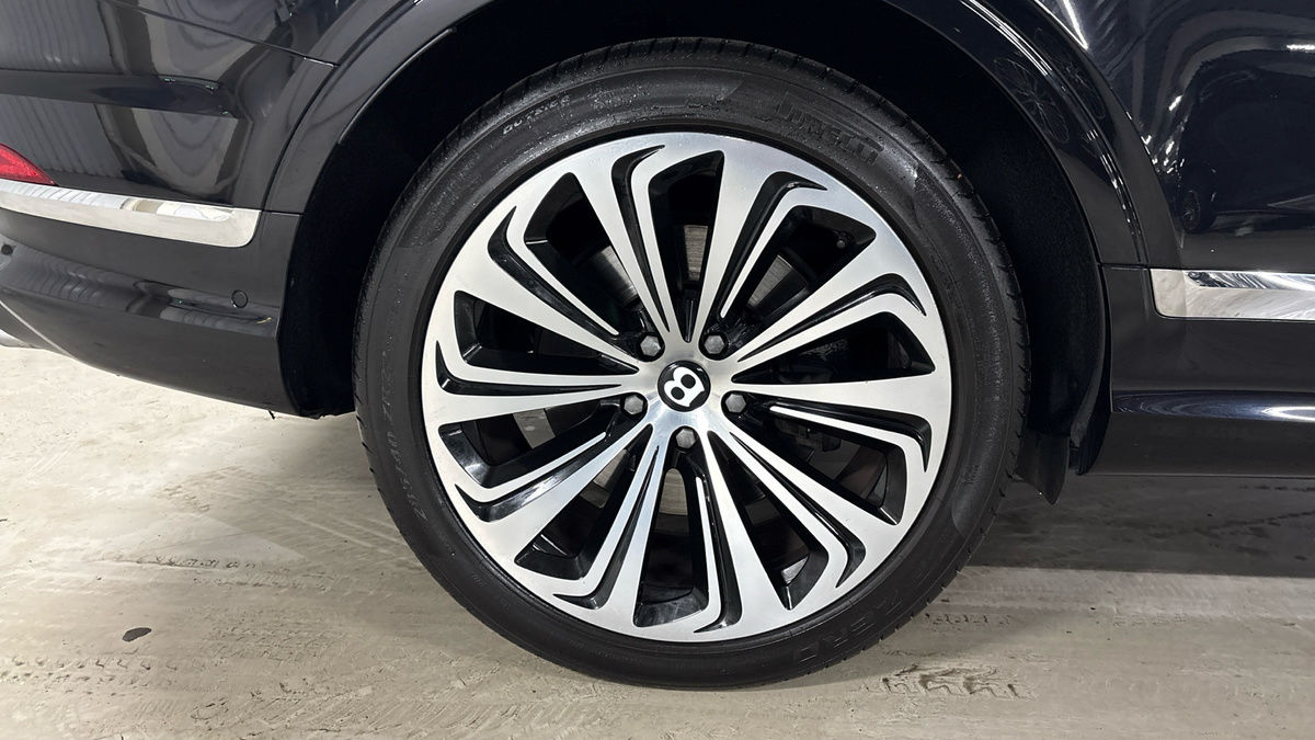 Bentley Bentayga Image 10