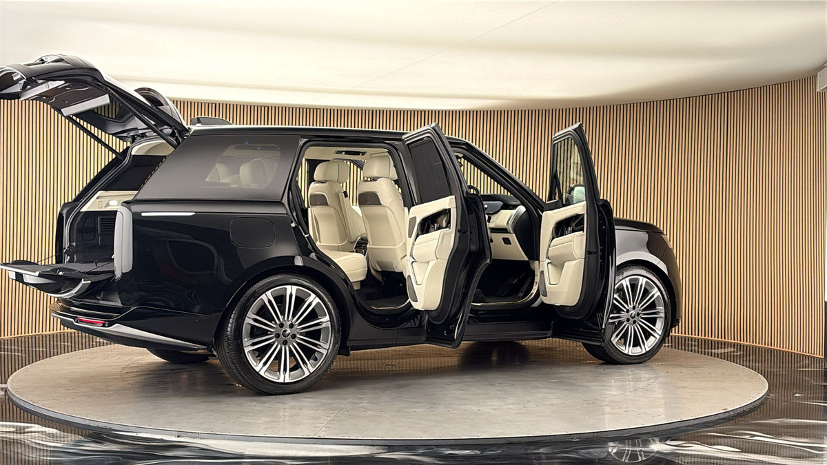 More views of Land Rover Range Rover