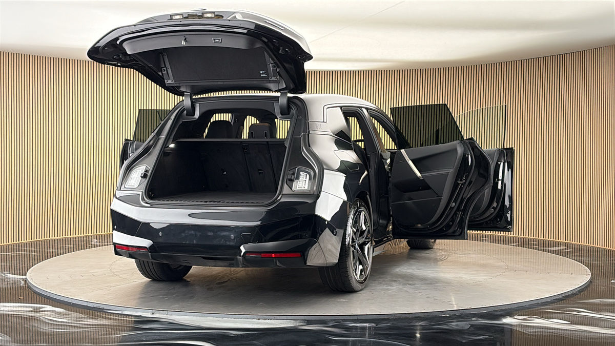 More views of BMW iX