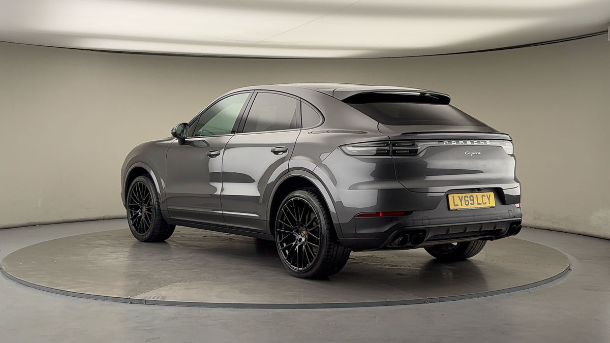 Porsche Cayenne Image 2