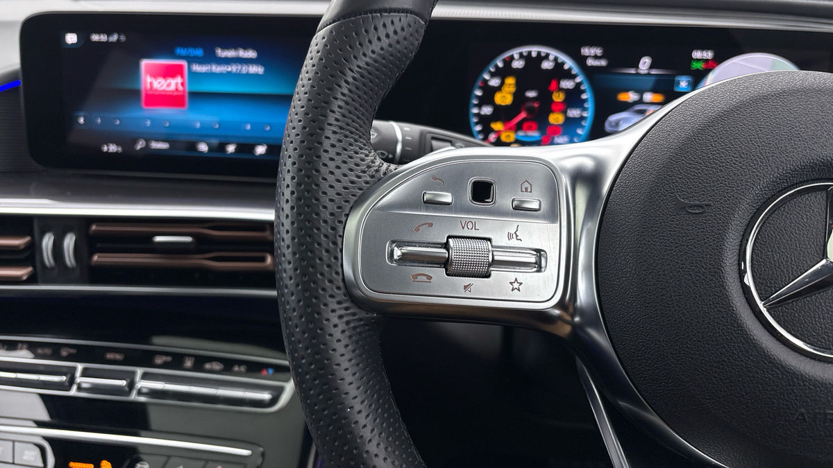 Mercedes-Benz EQC Image 13
