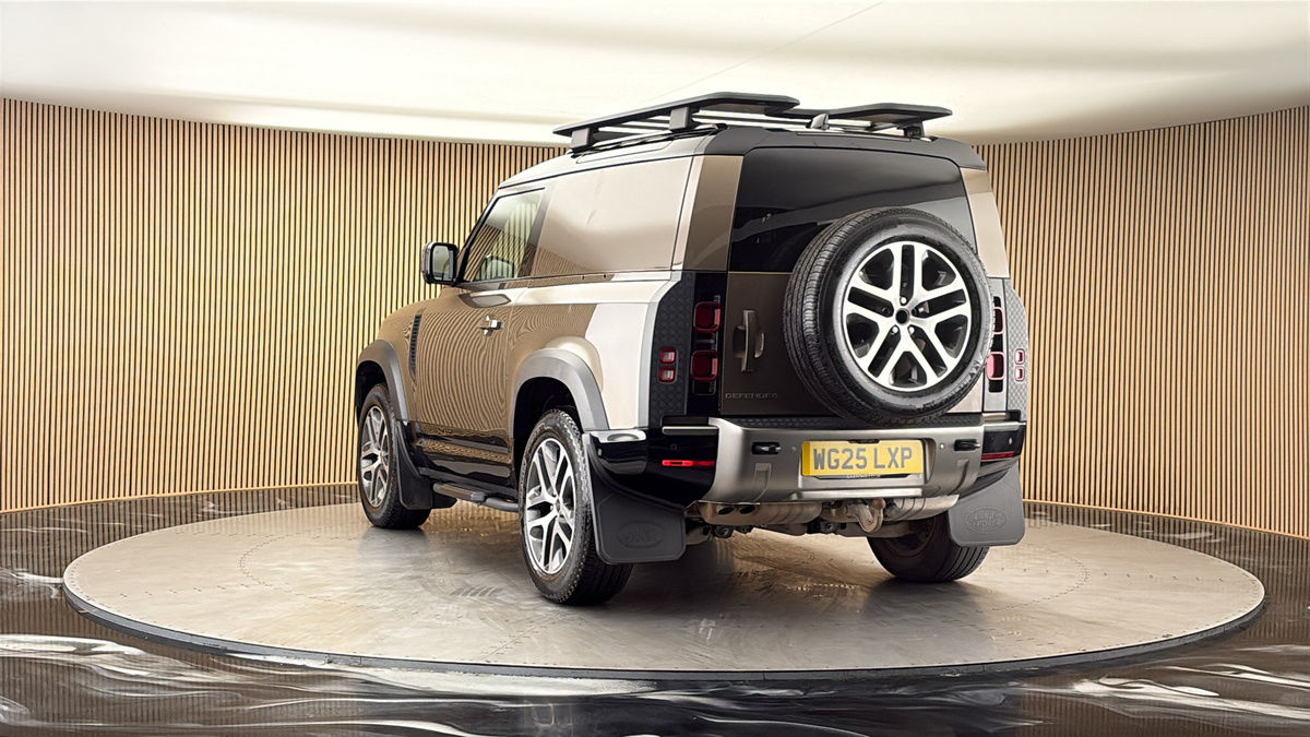 More views of Land Rover Defender 90