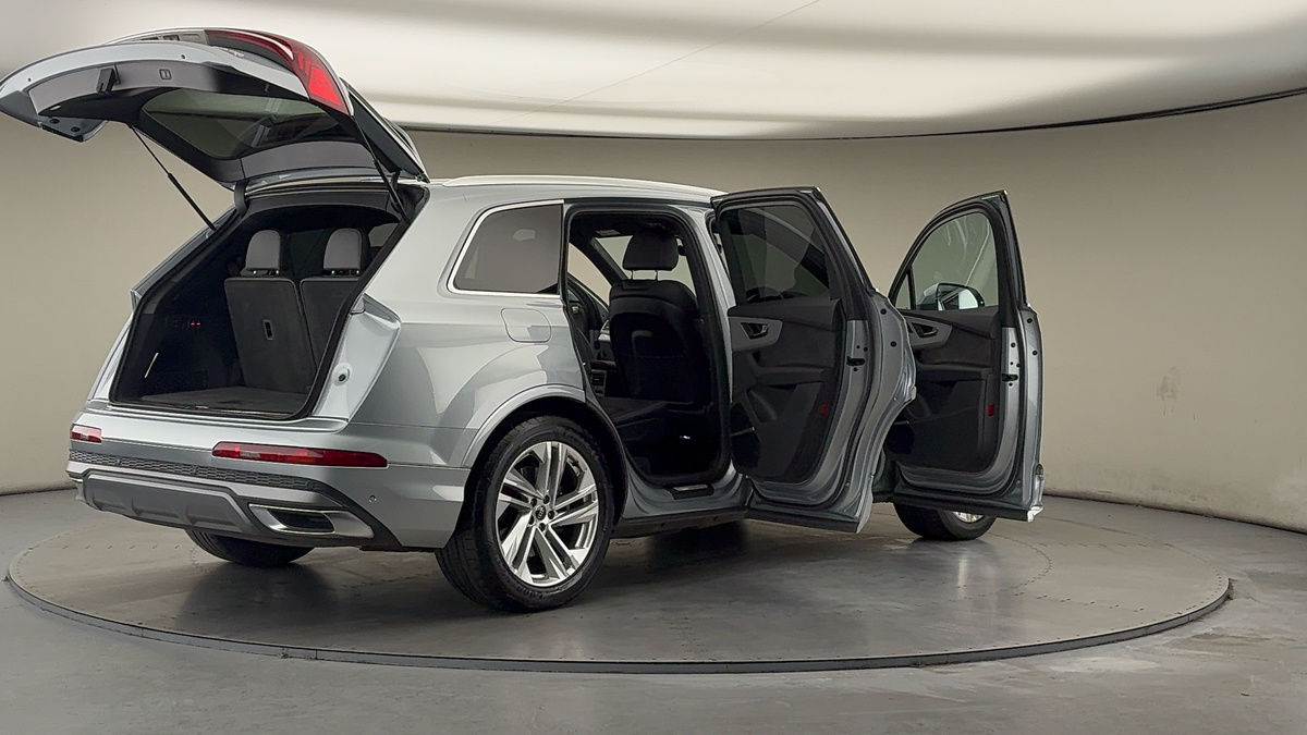 More views of Audi Q7