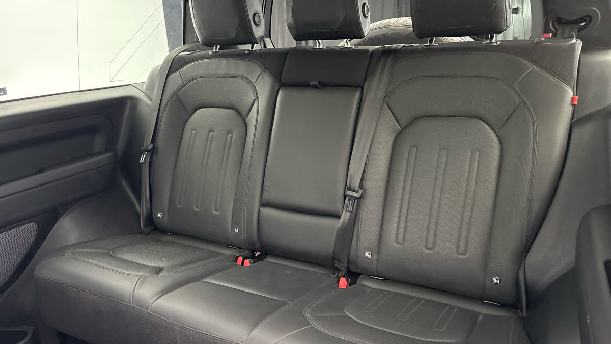 Land Rover Defender 90 Image 8
