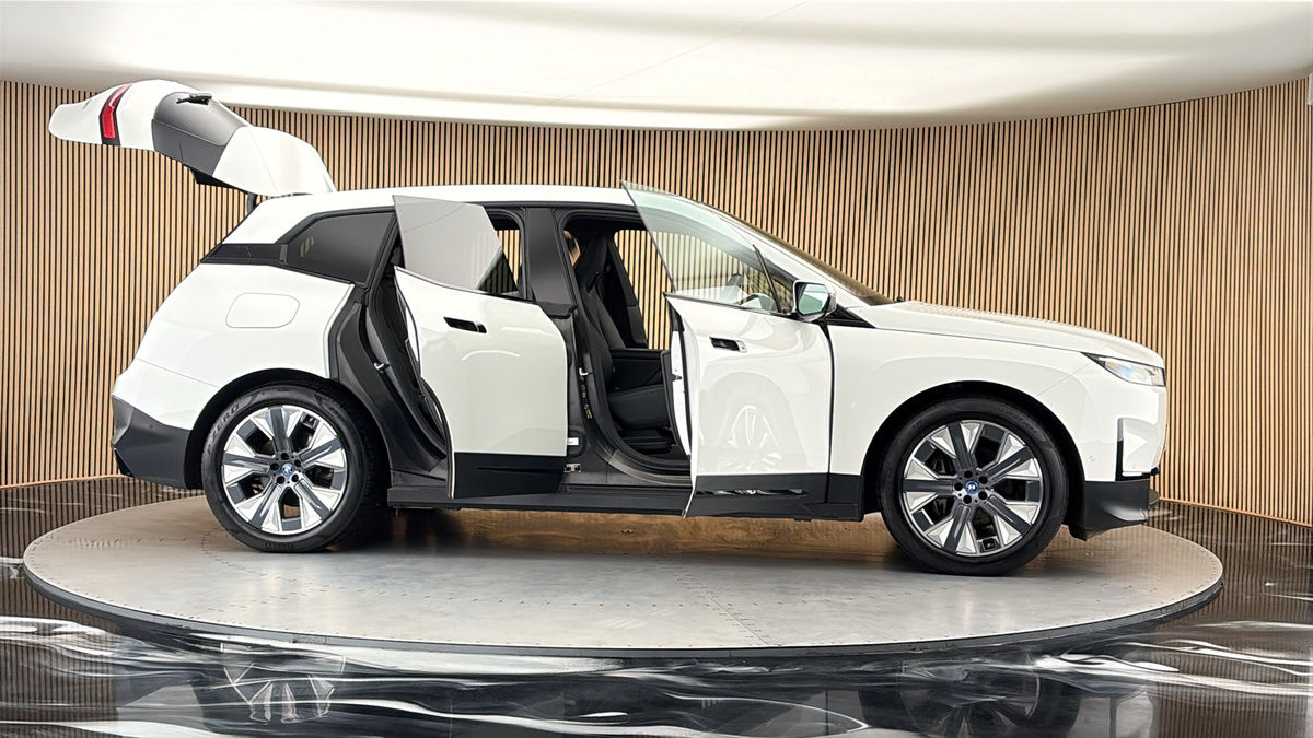 More views of BMW iX