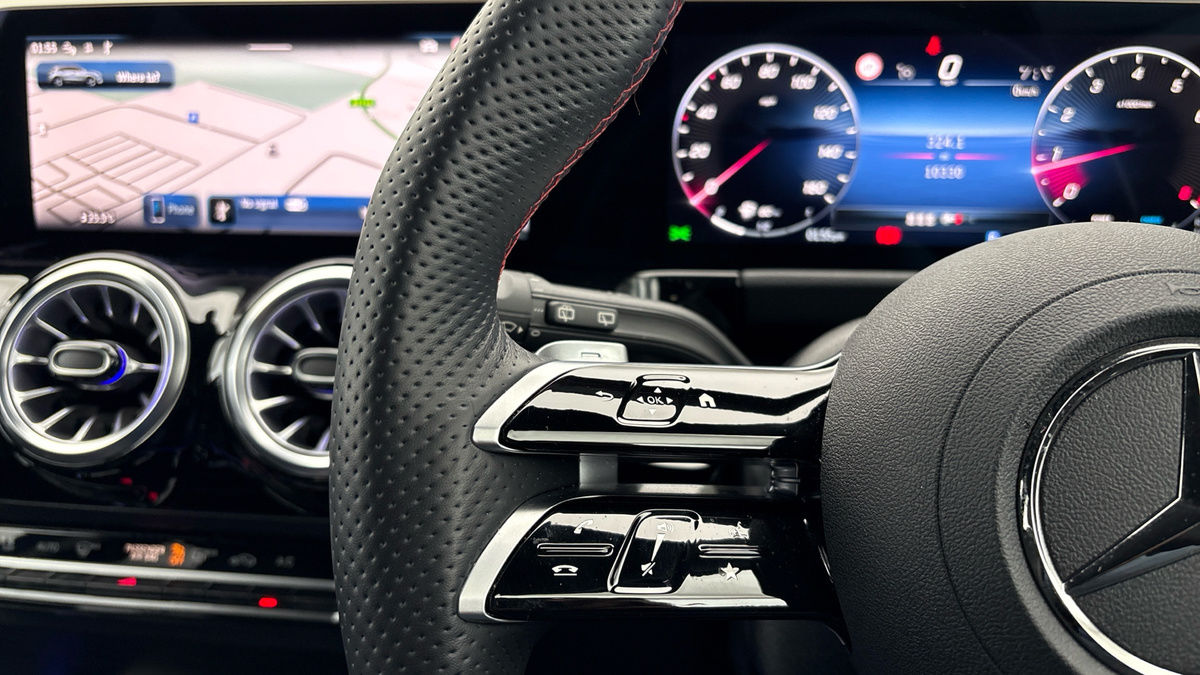 Mercedes-Benz GLA Image 13