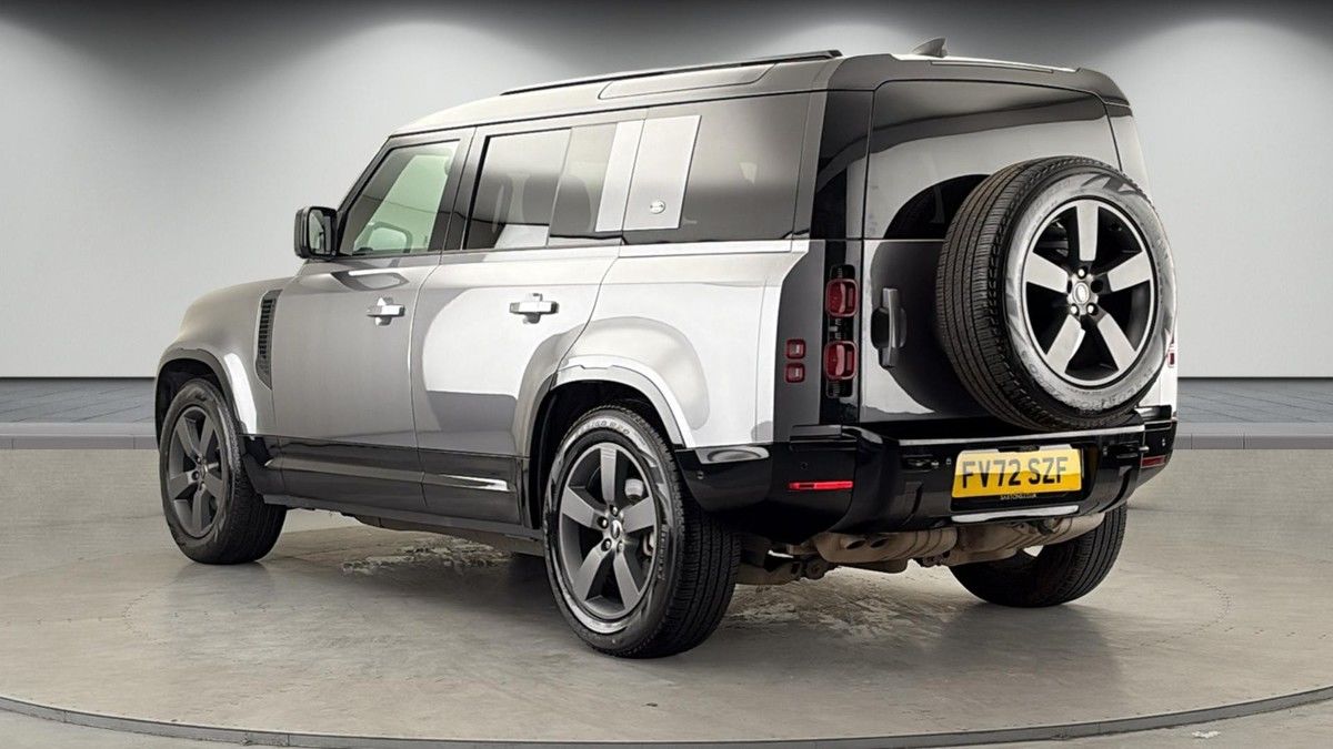 Land Rover Defender 110 Image 2