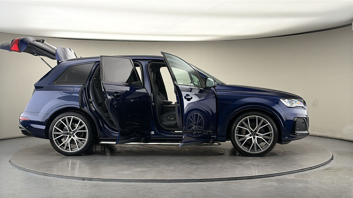 More views of Audi Q7