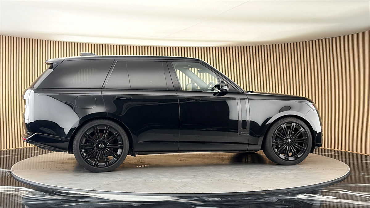 More views of Land Rover Range Rover