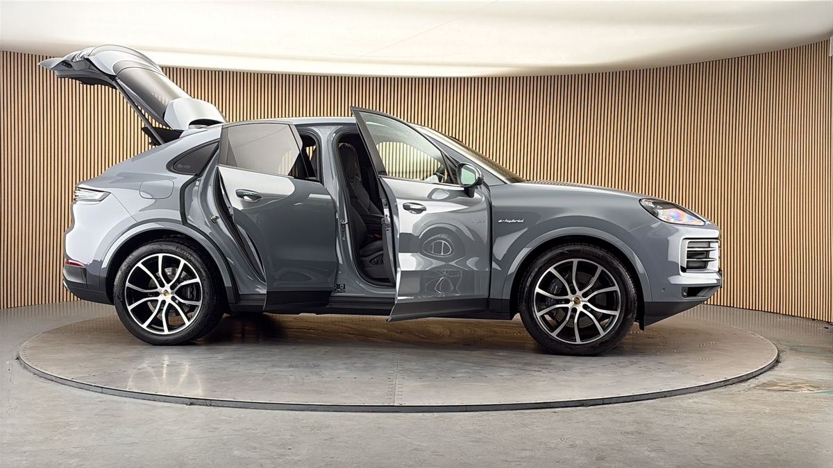More views of Porsche Cayenne