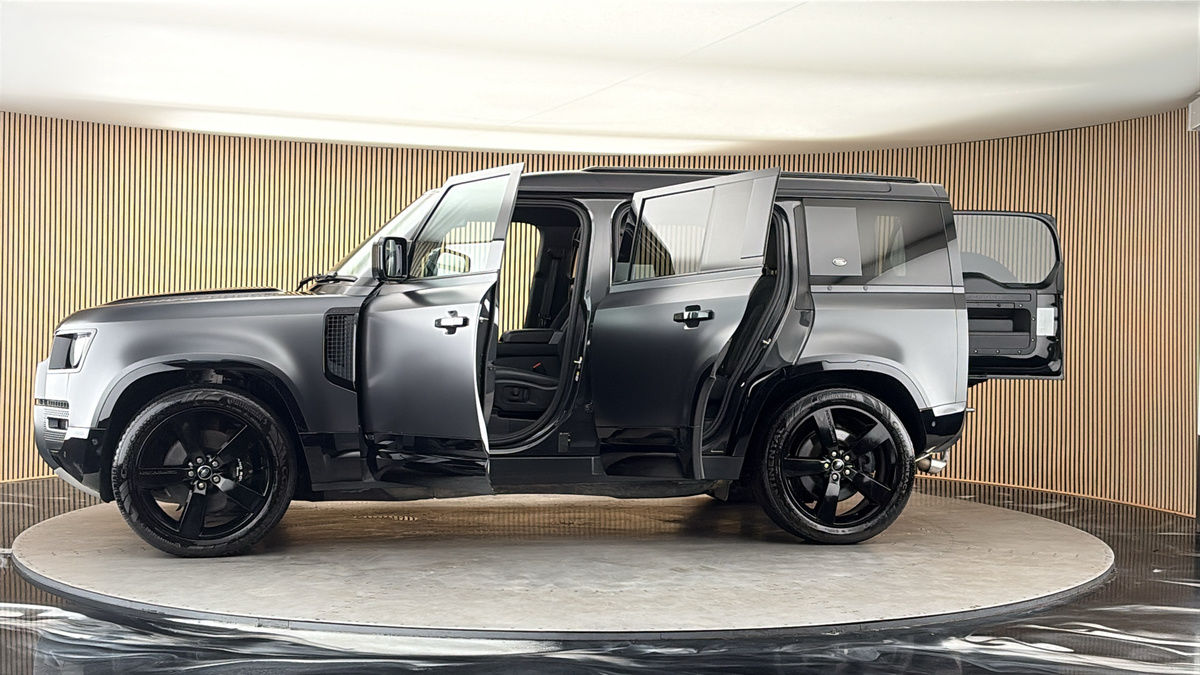 More views of Land Rover Defender 110