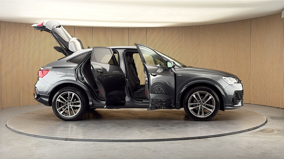 More views of Audi Q3