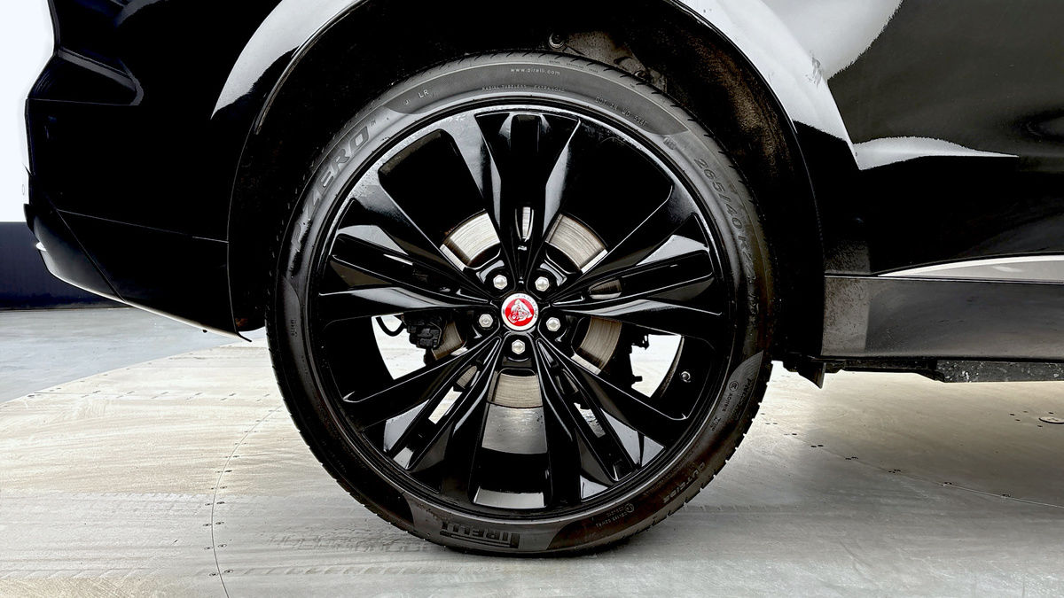 Jaguar F-PACE Image 10