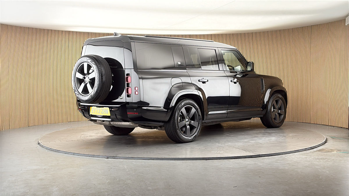 Land Rover Defender 130 Image 21
