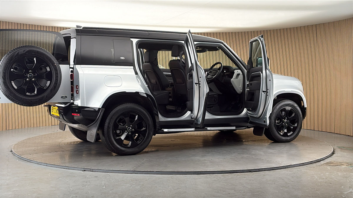 More views of Land Rover Defender 110