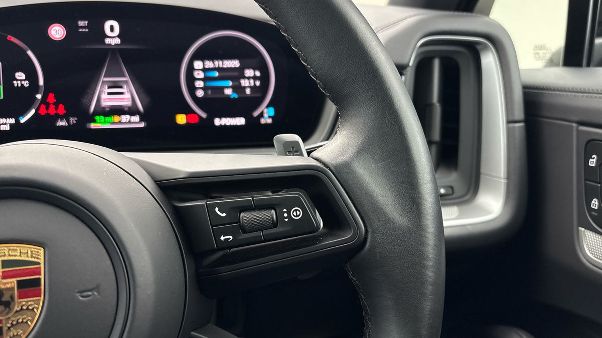 Porsche Cayenne Image 14