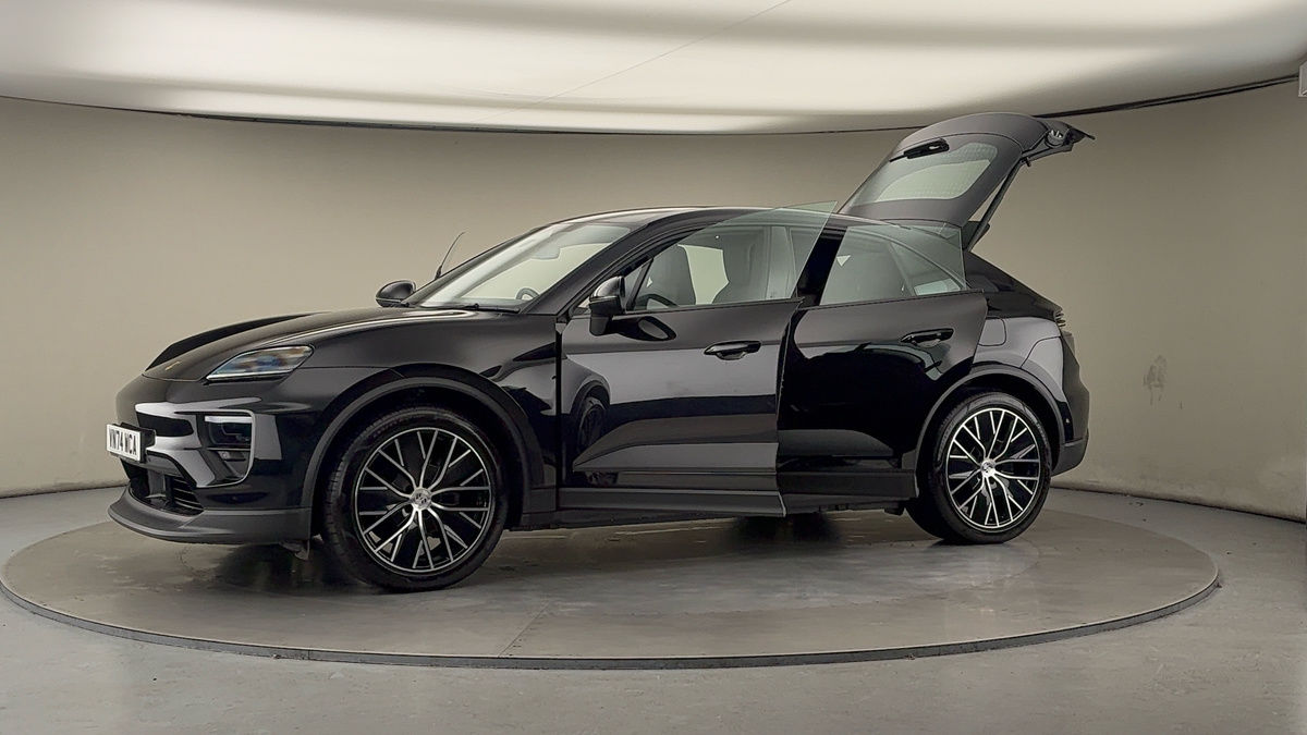 More views of Porsche Macan