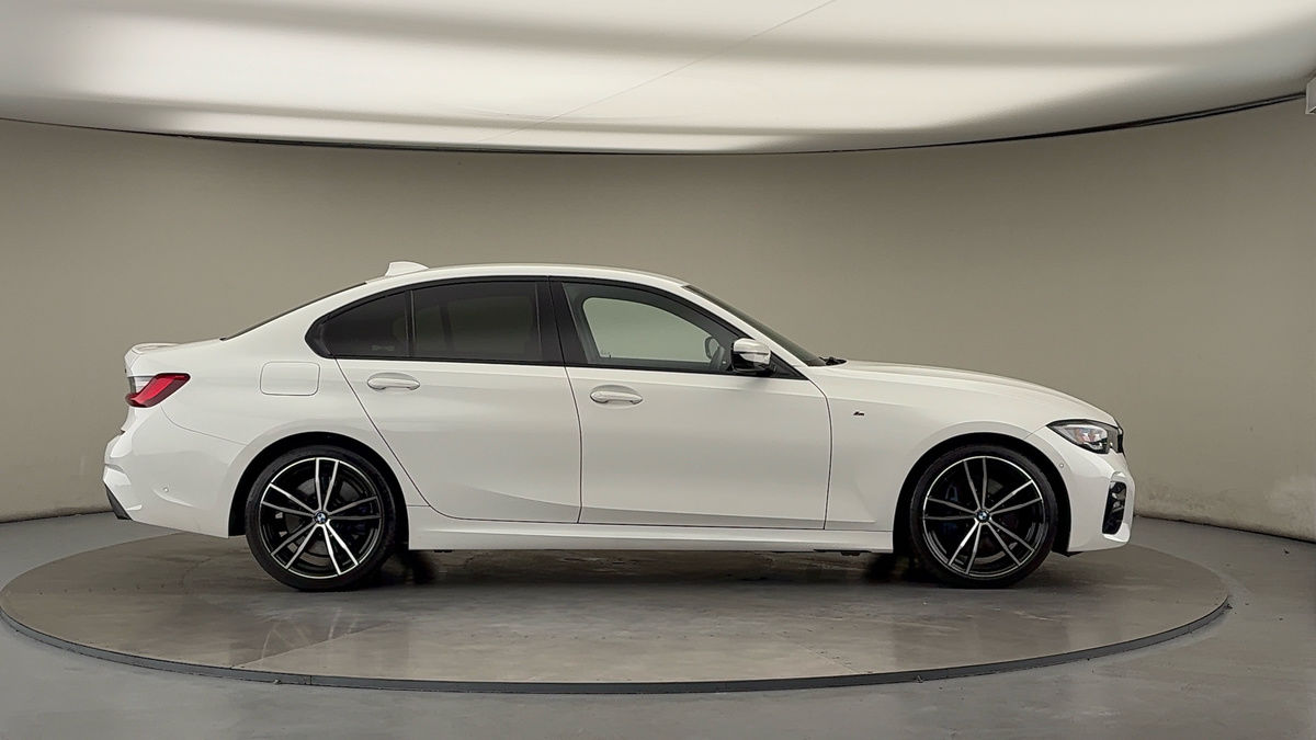 BMW 3 Series Image 16